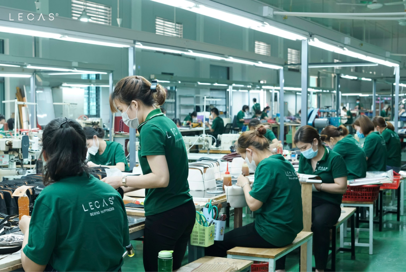 Meet-the-employee-at-Lecas-leather-products-manufacturer-LECAS-1