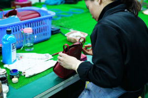 lecas-leather-goods-manufacture-finishing